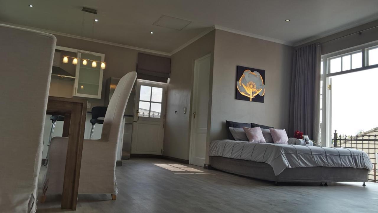 Versailles Pretoria-Noord Buitenkant foto